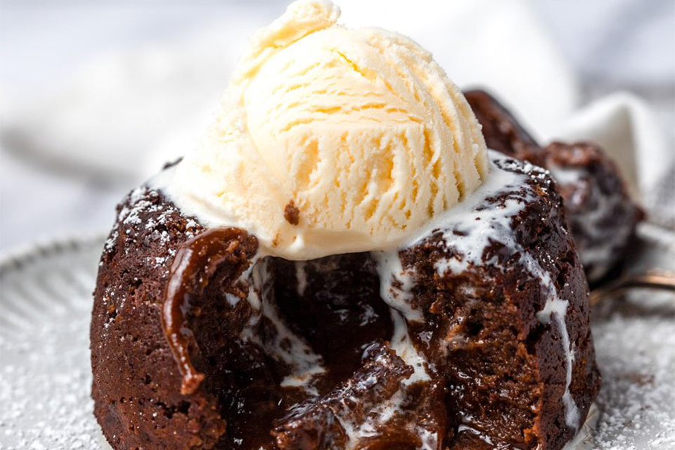 Lava Cake with Ice Cream Live Station